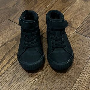 H&M Boys Hightop black shoes 9.5